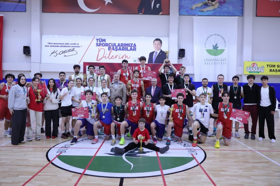 Osmangazi’de Sporcular Cumhuriyet İçin Ter Döktü