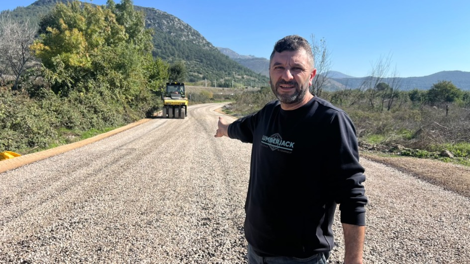 BÜYÜKŞEHİR, 6 MAHALLEDE YOLLARI YENİLİYOR
