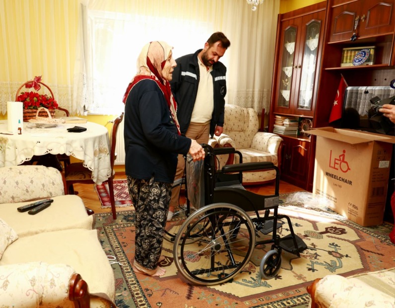 Osmangazi’de Tekerlekli Sandalye Desteğiyle Yüzler Gülüyor