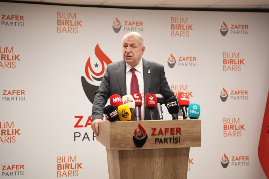 ÜMİT ÖZDAĞ; ““FONCULAR DIŞARIDA DOLAŞMAYA DEVAM EDERKEN GAZETECİLER TUTUKLANIYOR”