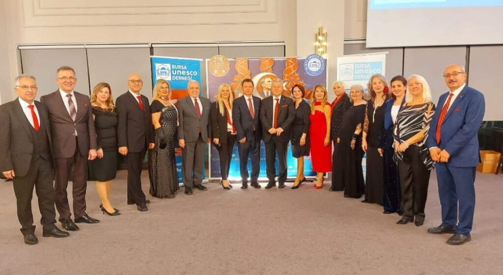 BURSA UNESCO DERNEĞİ’NDEN CUMHURİYETİN 103. YILINA ANLAMLI KUTLAMA